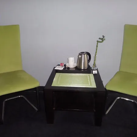 Hostel Incepcja 33 *