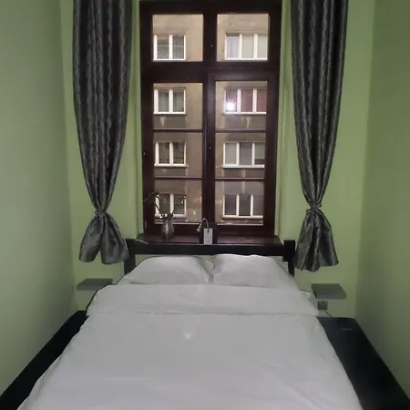 Incepcja 33 Hostel *